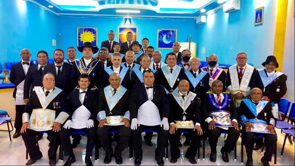 Loja, Iniciados e Convidados