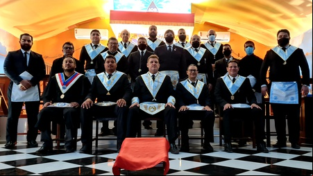 Loja Verdadeira Luz e convidados